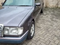 Używany Mercedes E230 136 KM (100 kW) 1992 Brązowy Kombi
