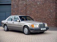 Gebraucht Mercedes E260 160 PS (117 kW) 1992 Andere farben Limousine