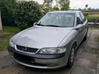 Usata Opel Vectra 116 CV (85 kW) 1997 Argento Berlina