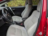 Gebraucht Toyota Auris Hybrid Executive 99 PS (72 kW) 2014 Rot Kombi
