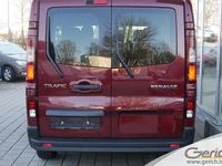 Gebraucht Renault Trafic Life 150 PS (110 kW) 2023 Karmesinrot metallic Van / Kleinbus