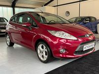 Gebraucht Ford Fiesta Titanium 82 PS (60 kW) 2011 Hot magenta metallic Kleinwagen