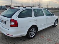 Gebraucht Skoda Octavia Ambition 105 PS (77 kW) 2012 Weiß Kombi