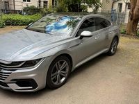 Usata VW Arteon R-line 239 CV (175 kW) 2018 Grigio Utilitaria