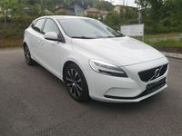 Gebraucht Volvo V40 Momentum 122 PS (89 kW) 2019 Weiß Kombi