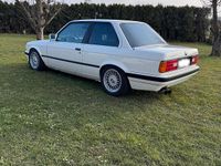 Gebraucht BMW 325 170 PS (125 kW) 1989 Weiß Coupé