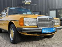 Gebraucht Mercedes 200 94 PS (69 kW) 1979 Gelb Limousine