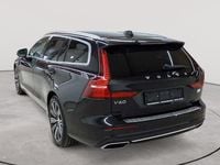 Gebraucht Volvo V60 Inscription 253 PS (186 kW) 2022 Onyx schwarzmetallic Kombi