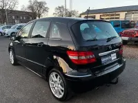 Gebraucht Mercedes B160 95 PS (69 kW) 2011 Schwarz Kleinwagen