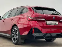 Gebraucht BMW 550e Comfort Edition 490 PS (360 kW) 2025 Fire red metallic Kombi