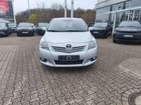 Gebraucht Toyota Verso Travel 126 PS (92 kW) 2013 Platinsilber Van / Kleinbus