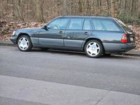 Gebraucht Mercedes 230 131 PS (96 kW) 1992 Schwarz Kombi