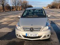 Gebraucht Mercedes B180 109 PS (80 kW) 2011 Silber Van / Kleinbus
