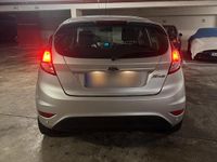 Gebraucht Ford Fiesta 60 PS (44 kW) 2014 Silber Kleinwagen