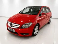 Gebraucht Mercedes B180 122 PS (89 kW) 2013 Rot Kleinwagen