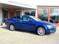 Gebraucht Skoda Octavia Business Line 140 PS (102 kW) 2014 Blau Kleinwagen