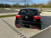 Gebraucht Kia Rio 109 PS (80 kW) 2013 Schwarz Limousine