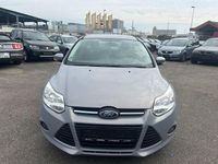 Gebraucht Ford Focus Ambiente 101 PS (74 kW) 2013 Silber Limousine