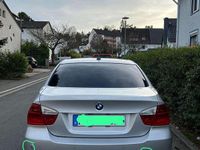 Gebraucht BMW 318 129 PS (94 kW) 2007 Grau Limousine