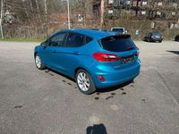 Gebraucht Ford Fiesta Cool & Connect 101 PS (74 kW) 2017 Blau Limousine