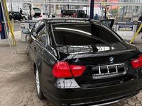 Gebraucht BMW 318 143 PS (105 kW) 2009 Schwarz Limousine