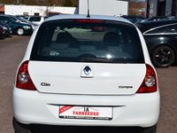 Gebraucht Renault Clio II Authentique 75 PS (55 kW) 2012 Weiß Kleinwagen