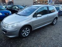 Gebraucht Peugeot 307 109 PS (80 kW) 2007 Silber Limousine