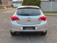 Gebraucht Opel Astra 140 PS (102 kW) 2012 Silber Limousine