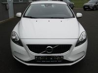 Gebraucht Volvo V40 Kinetic 122 PS (89 kW) 2016 Weiß Limousine