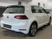 Gebraucht VW e-Golf 100 kW (136 PS) 2020 Pure white Kleinwagen