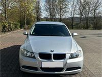 Gebraucht BMW 318 129 PS (94 kW) 2005 Silber Limousine
