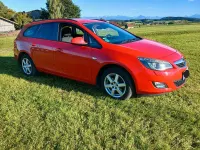 Używany Opel Astra 140 KM (102 kW) 2011 Czerwony Kombi