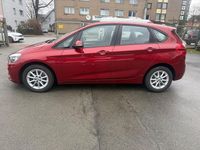 Gebraucht BMW 218 Active Tourer Basis 150 PS (110 kW) 2016 Rot Van / Kleinbus