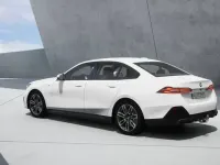 Gebraucht BMW 520 M Sport 197 PS (144 kW) 2024 Weiß Limousine