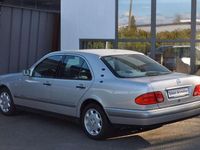 Gebraucht Mercedes E280 Elegance 204 PS (150 kW) 1999 Silber Limousine