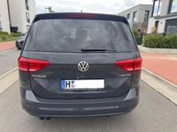 Gebraucht VW Touran Highline 150 PS (110 kW) 2017 Grau Van / Kleinbus