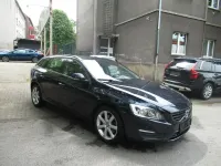 Gebraucht Volvo V60 150 PS (110 kW) 2017 Blau Kombi