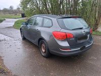 Gebraucht Opel Astra 116 PS (85 kW) 2011 Grau Kombi