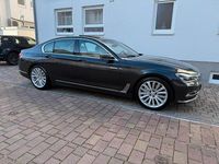 Gebraucht BMW 750 400 PS (294 kW) 2017 Grau Limousine