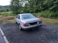 Gebraucht Mercedes E230 132 PS (97 kW) 1992 Silber Limousine