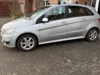Gebraucht Mercedes B180 109 PS (80 kW) 2010 Silber Van / Kleinbus