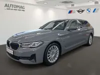 Gebraucht BMW 530e Sport Line 292 PS (214 kW) 2022 Berninagrau bernsteineffekt Kombi