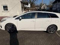 Gebraucht Toyota Avensis Edition-S 143 PS (105 kW) 2016 Weiß Kombi