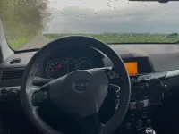 Używany Opel Astra 116 KM (85 kW) 2009 Czarny Sedan/Limuzyna