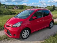Gebraucht Toyota Aygo 68 PS (50 kW) 2012 Rot Kleinwagen