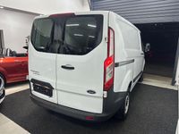 Gebraucht Ford Transit Custom 105 PS (77 kW) 2017 Weiß Van / Kleinbus