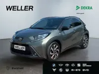 Gebraucht Toyota Aygo Pulse 72 PS (52 kW) 2023 Cardamon green / black mica (gruen) Kleinwagen