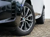 Gebraucht BMW X5 M Sport 298 PS (219 kW) 2025 Saphirschwarzmetallic SUV