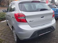 Gebraucht Ford Ka Basis 69 PS (50 kW) 2017 Polarsilber metallic Limousine