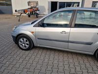 Gebraucht Ford Fiesta 69 PS (50 kW) 2007 Silber Kleinwagen